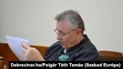 Mohácsi Ferenc, az alperes tankerület ügyvédje az egyik tárgyaláson