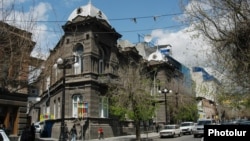 ԱՕԿՍ-ի շենքը Երևանում