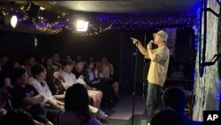 Komičar Lin Dongxiao, umjetničkog imena Guazi, izvodi stand-up u Torontu, Kanada, 10. juna 2023.