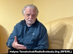 Микола Горбаль під час запису розмови із Радіо Свобода. Травень 2024 року