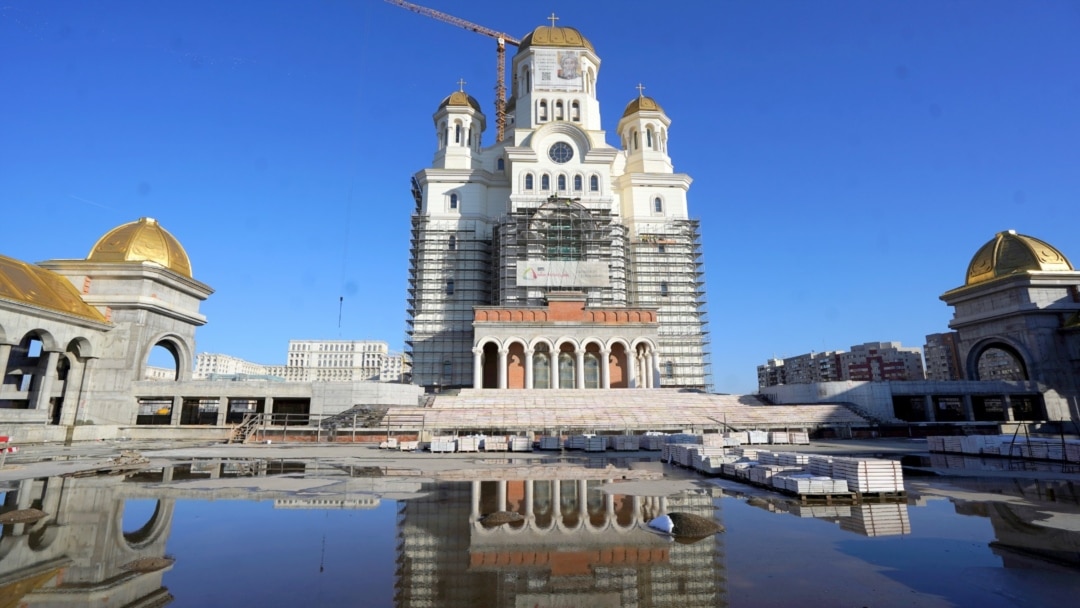 Constructia Catedralei Mantuirii Neamului )