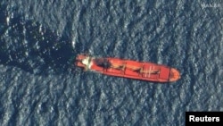 Brod "Rubimar" koji je prevozio đubrivo, plovio je pod zastavom Beliza, na fotografiji nakon što je pogođen, 2. marta 2023.