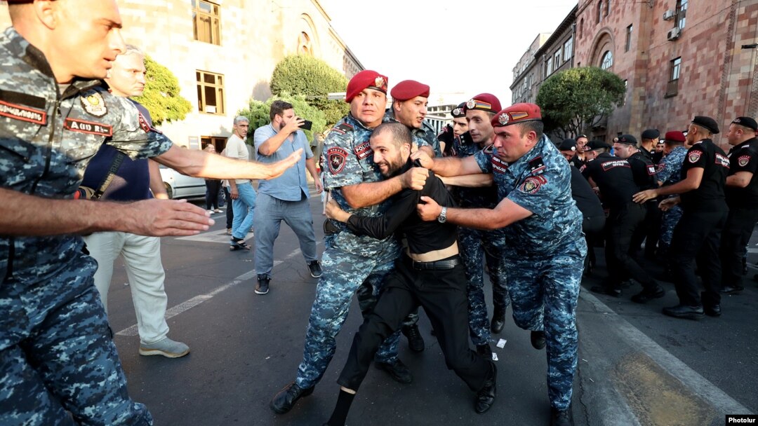Задержания на акции протеста в Ереване, 8 августа 2023 года