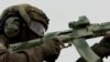 Український військовий вицілює безпілотник, фото ілюстративне