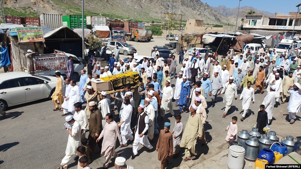 The funeral procession for slain Pakistani journalist Khalil Afridi in Khyber Pakhtunkhwa Province on June 19. 