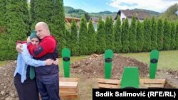 Samra i Amir Paraganlija u Bratuncu će sahraniti majku, sestru i nenu.
