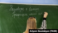 Окупанти доволі швидко запроваджують російські навчальні програми на захоплених територіях