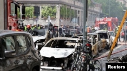 На месте взрыва в Милане, 11 мая 2023 года 