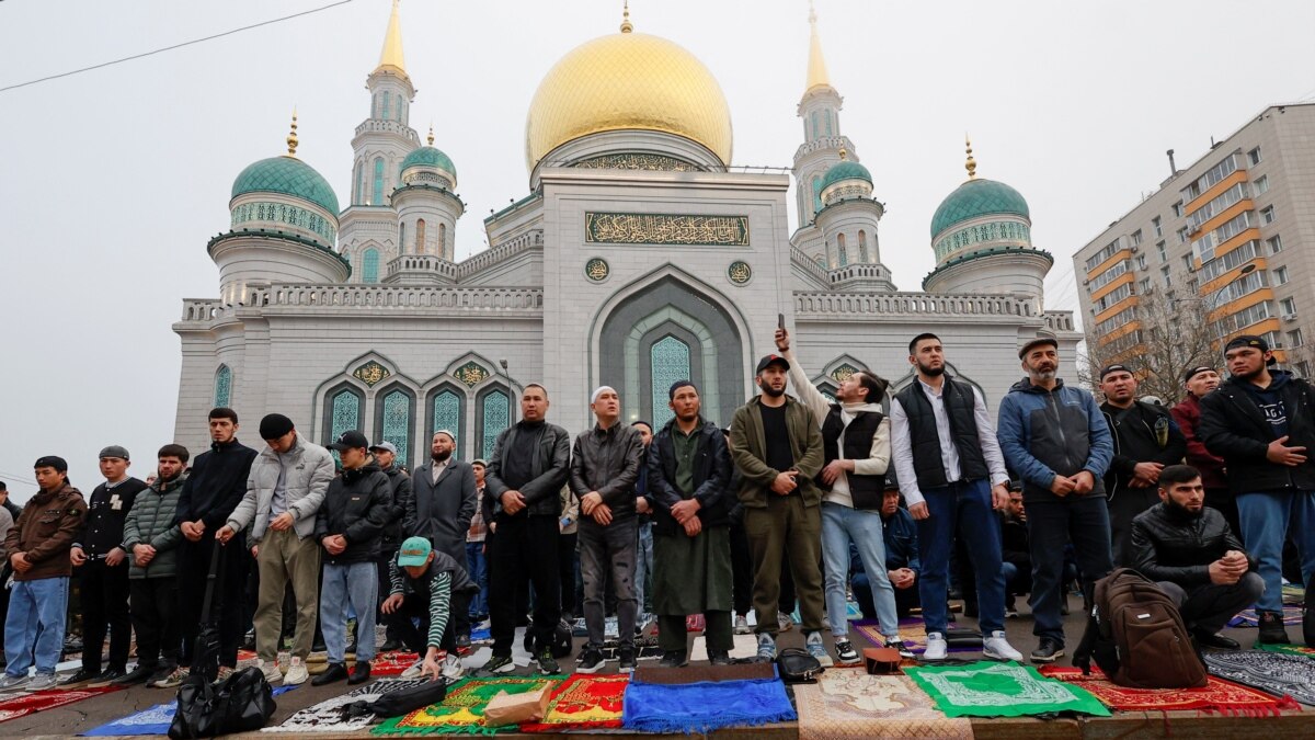 После «Крокуса»: Праздничная молитва в Москве прошла в условиях повышенных  мер безопасности