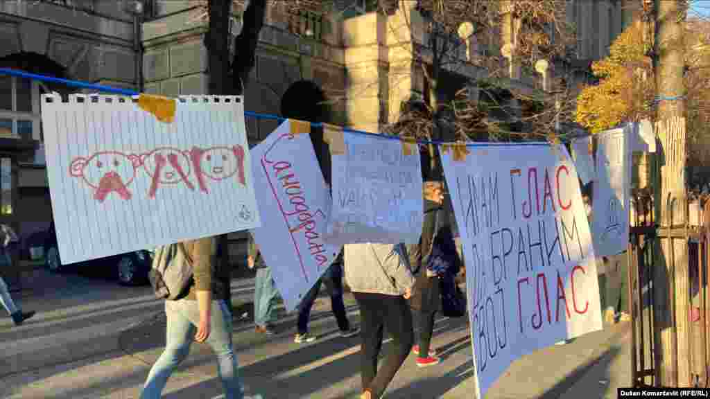 Studenti su najavili&nbsp;da će podneti zahtev svim lokalnim samoupravama za uvid u biračke spiskove, a da će oni imati rok do srede, 27. decembra, u podne.