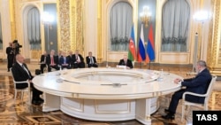 RUSSIA -- Russia's President Vladimir Putin (C), Armenia's Prime Minister Nikol Pashinian (R) and Azerbaijan's President Ilham Aliyev (L) meet in Moscow, May 25, 2023.