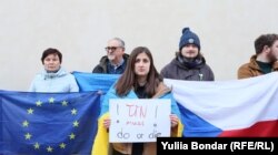 Анастасія Сігнаєвська, українська біженка та співзасновниця ініціативи «Голос України» на мітингу під ООН у Празі, 2023