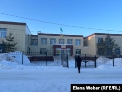Вход в здание суда, где проходит процесс по делу о взрыве на шахте имени Ленина. Шахтинск, 16 января 2024 года