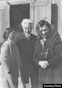 Ксения Зильберберг, Виктор Чернов и его жена Ида в киббуце Наан, 1935