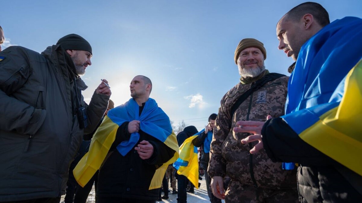 Майже половина звільнених в ході обміну обороняли Маріуполь – Зеленський