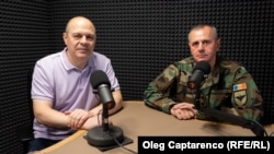 Eugen Urușciuc, autorul podcastului „În esență...”, și generalul de brigadă Eduard Ohladciuc