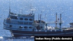 عکسی که نیروی دریایی هند از قایق ایرانی ربوده‌شده توسط دزدان دریایی سومالی منتشر کرده است