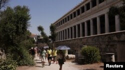 Turisti posjećuju znamenitosti Atine, 22. juli