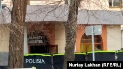В окрестностях хостела в Алматы, где при пожаре погибли 13 человек
