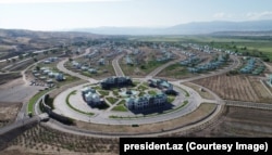 Un „sat smart” este construit în regiunea Zangilan, recucerită de Azerbaidjan. Fotografie realizată în iulie 2022.