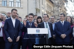 Nicușor Dan, flancat de liderii Alianței Dreapta Unită- Cătălin Drulă USR), Ludovic Orban ( FD) și Eugen Tomac (PMP). Debutul campaniei de strângere de semnături pentru europarlamentare și locale, 17 martie.