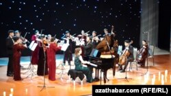 Концерт "Барокко - Бахши" во Дворце Мукамов национального культурного центра. Ашхабад, 13 апреля , 2024. 