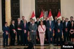 Predsjednica Perua Dina Boluarte sa kabinetom ministara nakon polaganja zakletve novih ministara u Limi, 1. april 2024. 