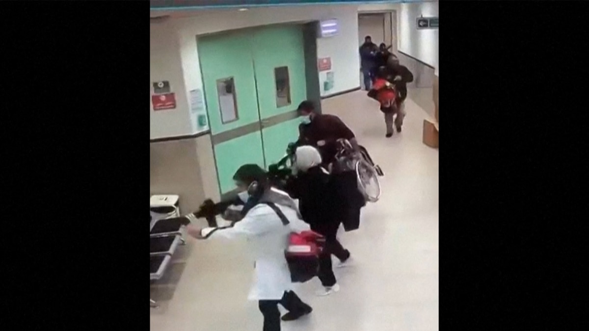 Nőnek és orvosnak öltözött izraeliek rohamoztak meg egy ciszjordániai kórházat, három fegyverest megöltek