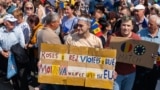 Pancarte afișate de cetățenii care au participat la Marea Adunare Națională de la Chișinău, 21 mai 2023. 