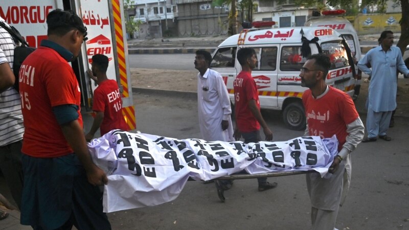 Седумнаесет мртви во автобуска несреќа во Пакистан