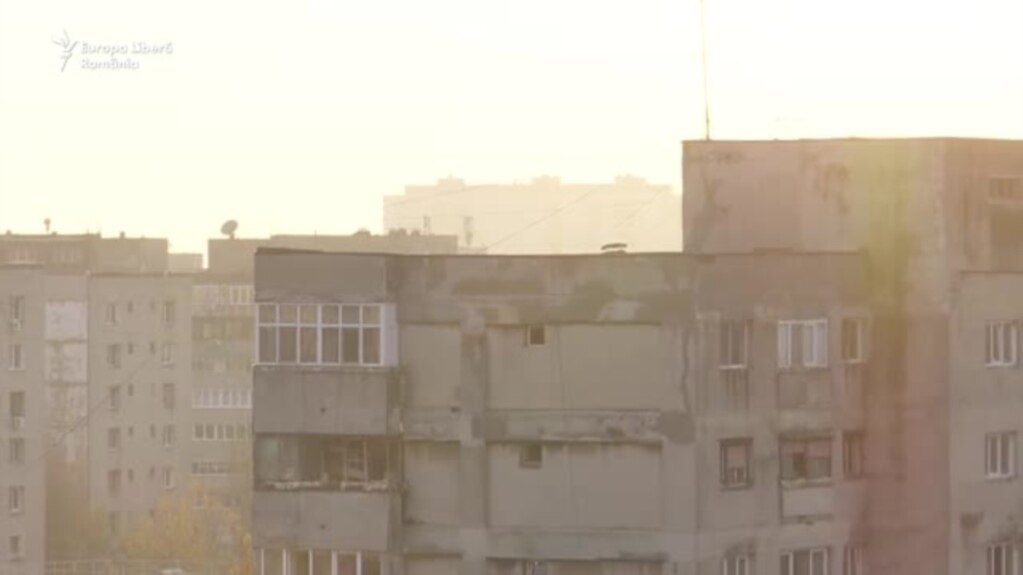 Poluarea din locuință. Ce greșim când ștergem praful, curățăm covoarele, mobila și umplem casa cu odorizante