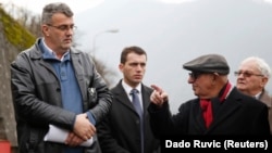 Bivši predsjednik Međunarodnog krivičnog tribunala za bivšu Jugoslaviju Theodor Meron posjetio je sa žrtvama nekadašnji logor u Čelebićima u novembru 2014. godine.