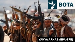 Rebelët Huthi në periferi të kryeqytetit jemenas, Sana, më 2024. 