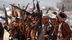 Recruți ai rebelilor Houthi, la periferia capitalei yemenite, Sanaa, în 2024.