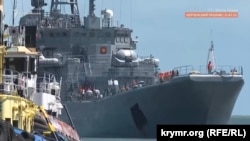 Пассажиры на борту БДК «Оленегорский горняк». Скриншот c видеоэфира Радио Крым.Реалии