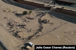 Мігранти на кордоні США та Мексики біля Ель-Пасо, штат Техас, США, 11 травня 2023 року