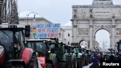 Poljoprivrednici se protive planu njemačke vlade o ukidanju poreskih olakšica na dizel koji se koristi u poljoprivredi, Minhen, 8. januara 2024.