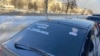 Автомобиль одной из жен российского мобилизованного с наклейкой "Vерните мужа! Я Zа*балась"
