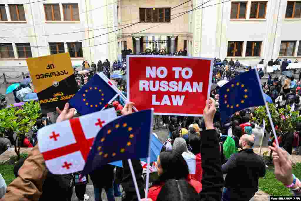 Официальные лица Евросоюза отметили, что законопроект &laquo;несовместим&raquo; с ценностями блока, а его принятие может &laquo;негативно повлиять на прогресс Грузии на пути к ЕС&raquo;&nbsp;