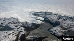 Rubovi ledenog pokrivača na Grenlandu istočno od Ilulissata, septembar 2021. 