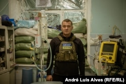 Oleksiy Marchenko, 42, a doctor working at a stabilization point close to Bakhmut, told RFE/RL that he saw hundreds of soldiers willing to fight despite multiple injuries.
