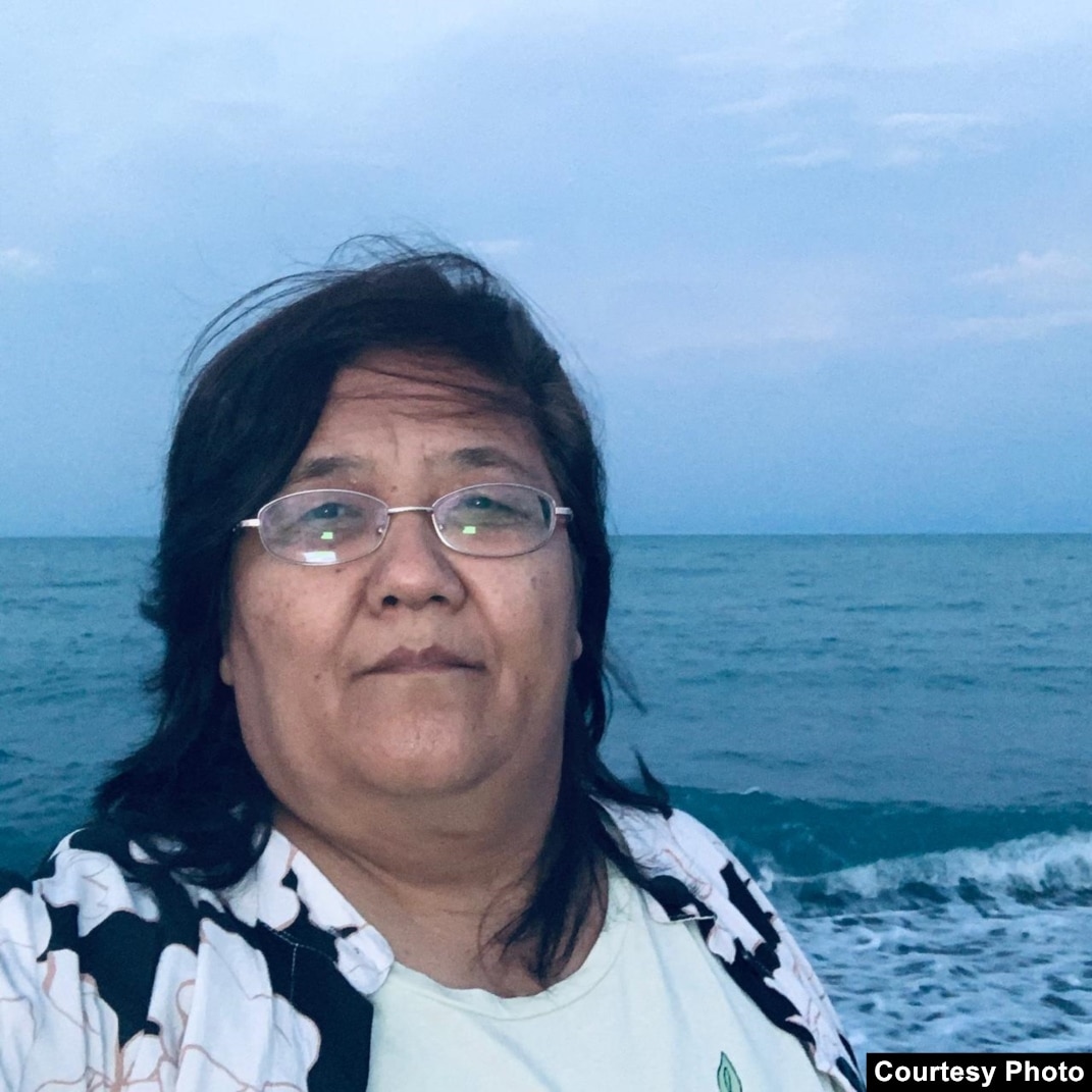 Моншада мысықты сипау