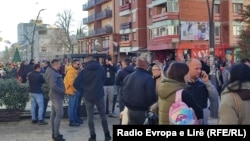 Protesta e afaristëve në veri të Kosovës në shenjë pakënaqësie ndaj ndalimit të importit të mallrave nga Serbia.