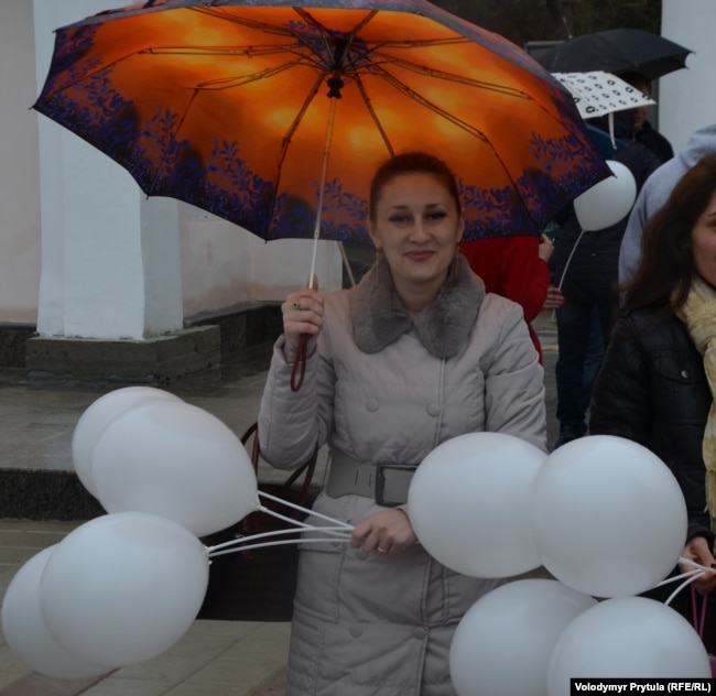 Гульнара Абдулаєва на акції у Сімферополі, 7 березня 2014 року
