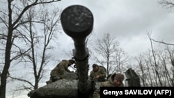 Украинские воины на шведской БМП CV90 под Бахмутом, ноябрь 2023 года