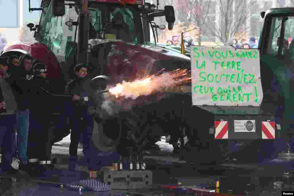 Fermierii au adus în centrul Bruxellesului sute de tractoare.