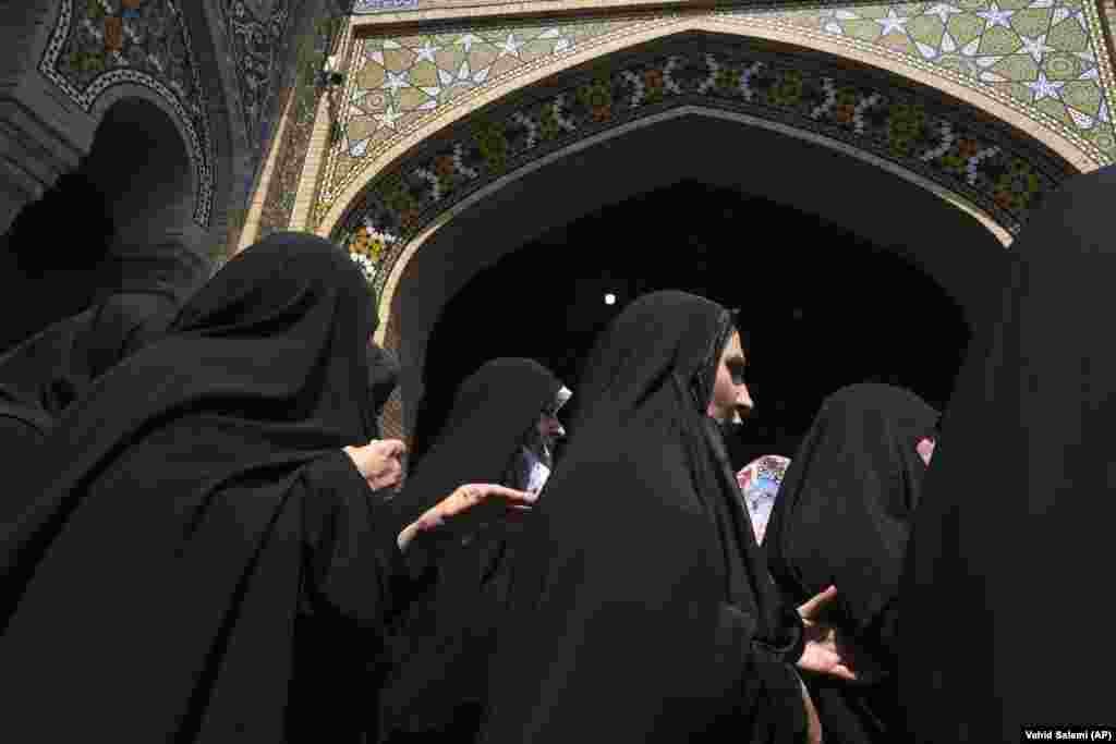 Pilgrims walk through the shrine of Shi&#39;ite St. Abdulazim during the Arbaeen mourning ceremony in Shahr-e-Ray, south of Tehran.&nbsp;