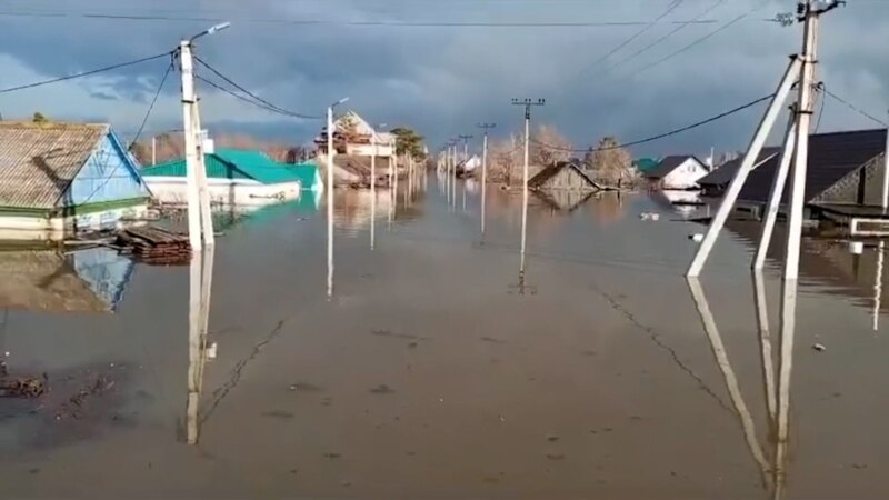 Поплави во Русија и Казахстан, властите предупредуваат на полошо сценарио