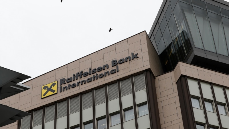 Reuters: Міністэрства фінансаў ЗША папярэдзіла банк Raiffeisen пра наступствы працы ў Расеі