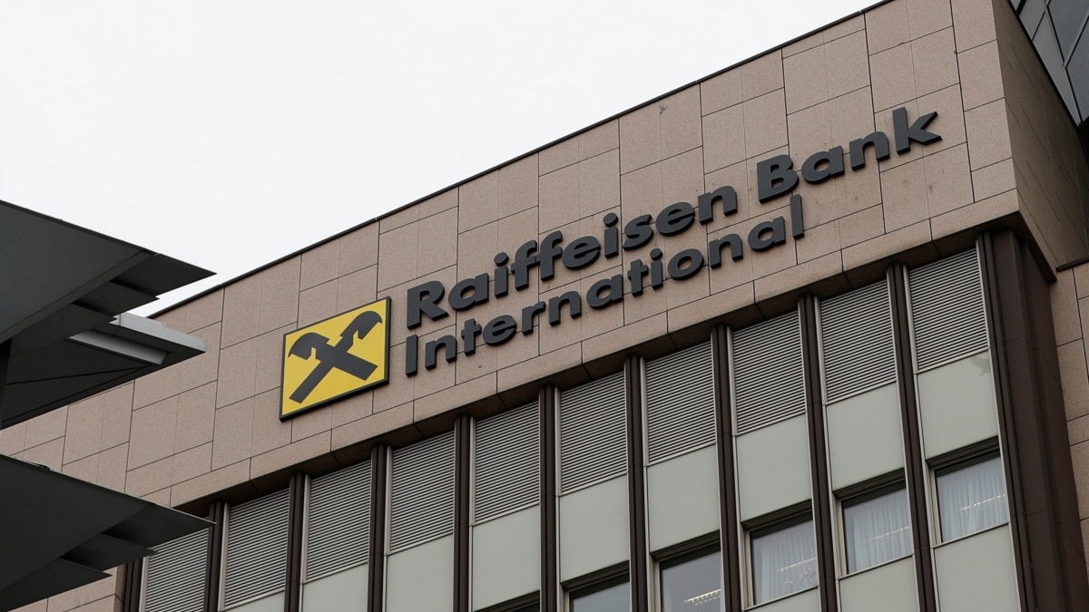 Czech Republic Investigating Raiffeisen Bank's Continued Russia Activities